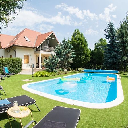 Villa Oliva Boutique Rooms Zamárdi Exteriör bild