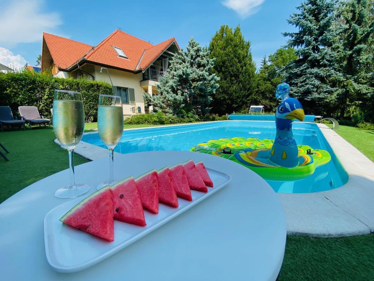Villa Oliva Boutique Rooms Zamárdi Exteriör bild