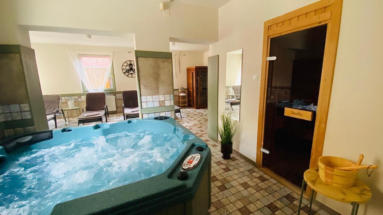 Villa Oliva Boutique Rooms Zamárdi Exteriör bild