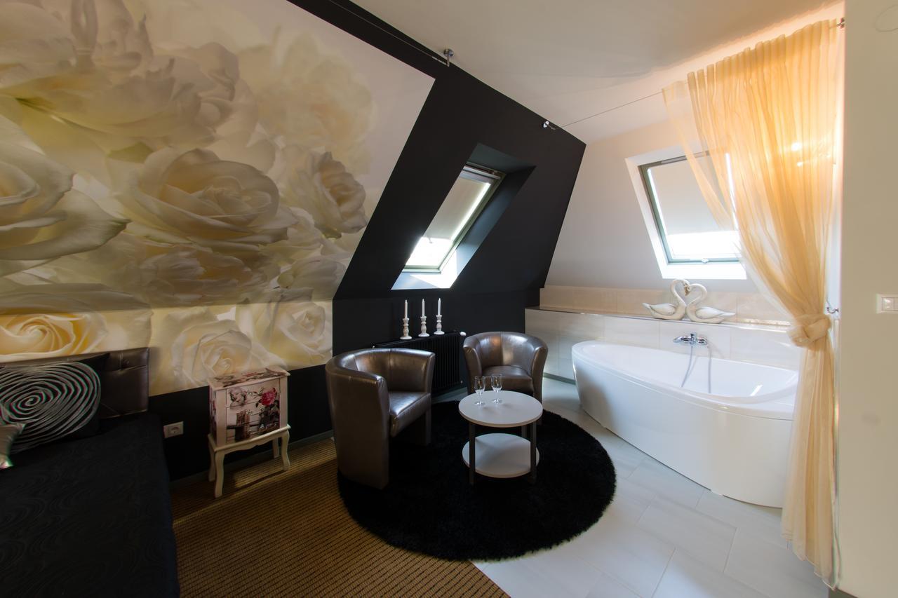 Villa Oliva Boutique Rooms Zamárdi Exteriör bild