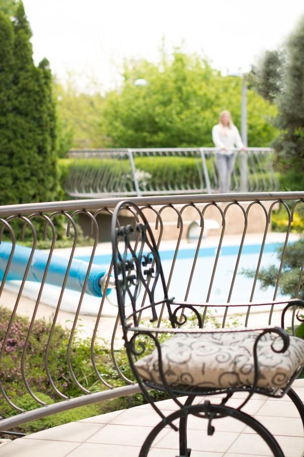 Villa Oliva Boutique Rooms Zamárdi Exteriör bild