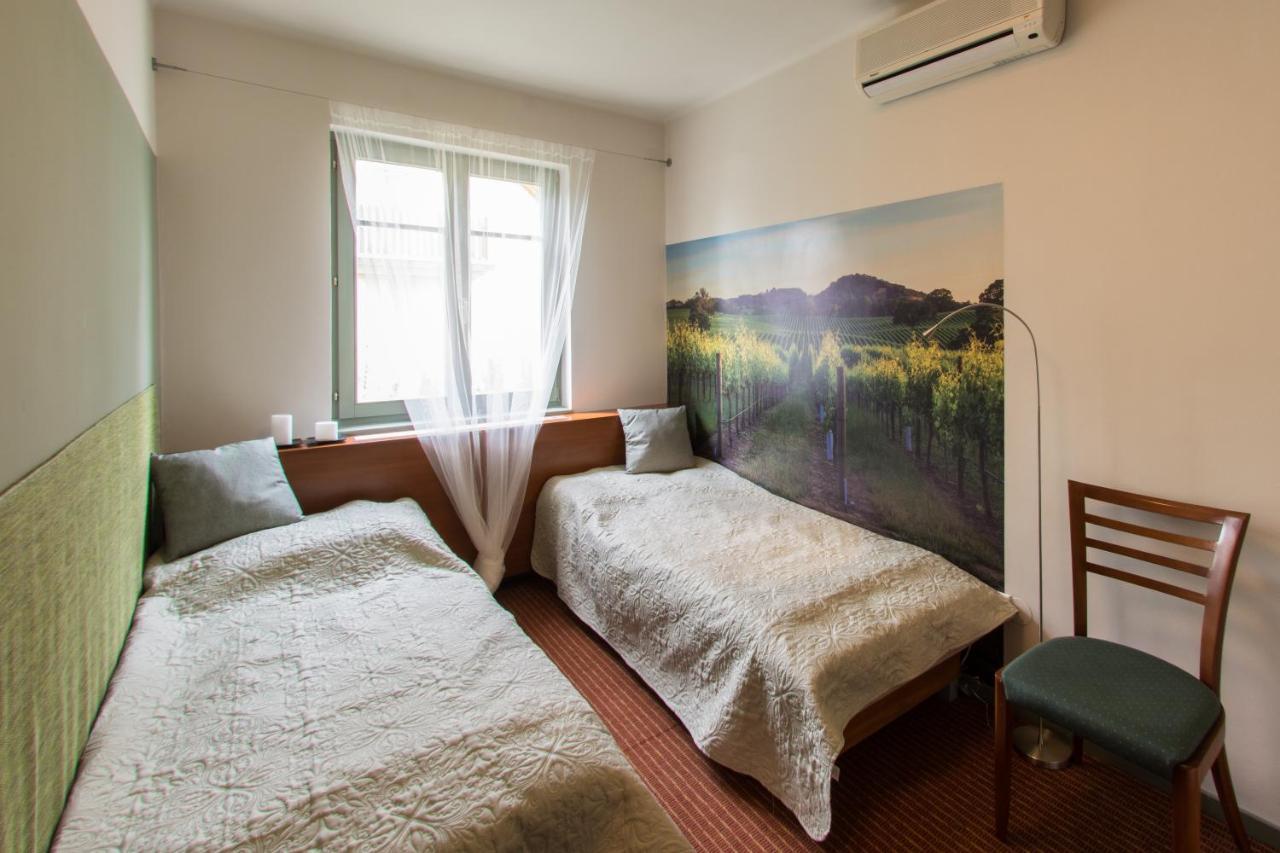 Villa Oliva Boutique Rooms Zamárdi Exteriör bild
