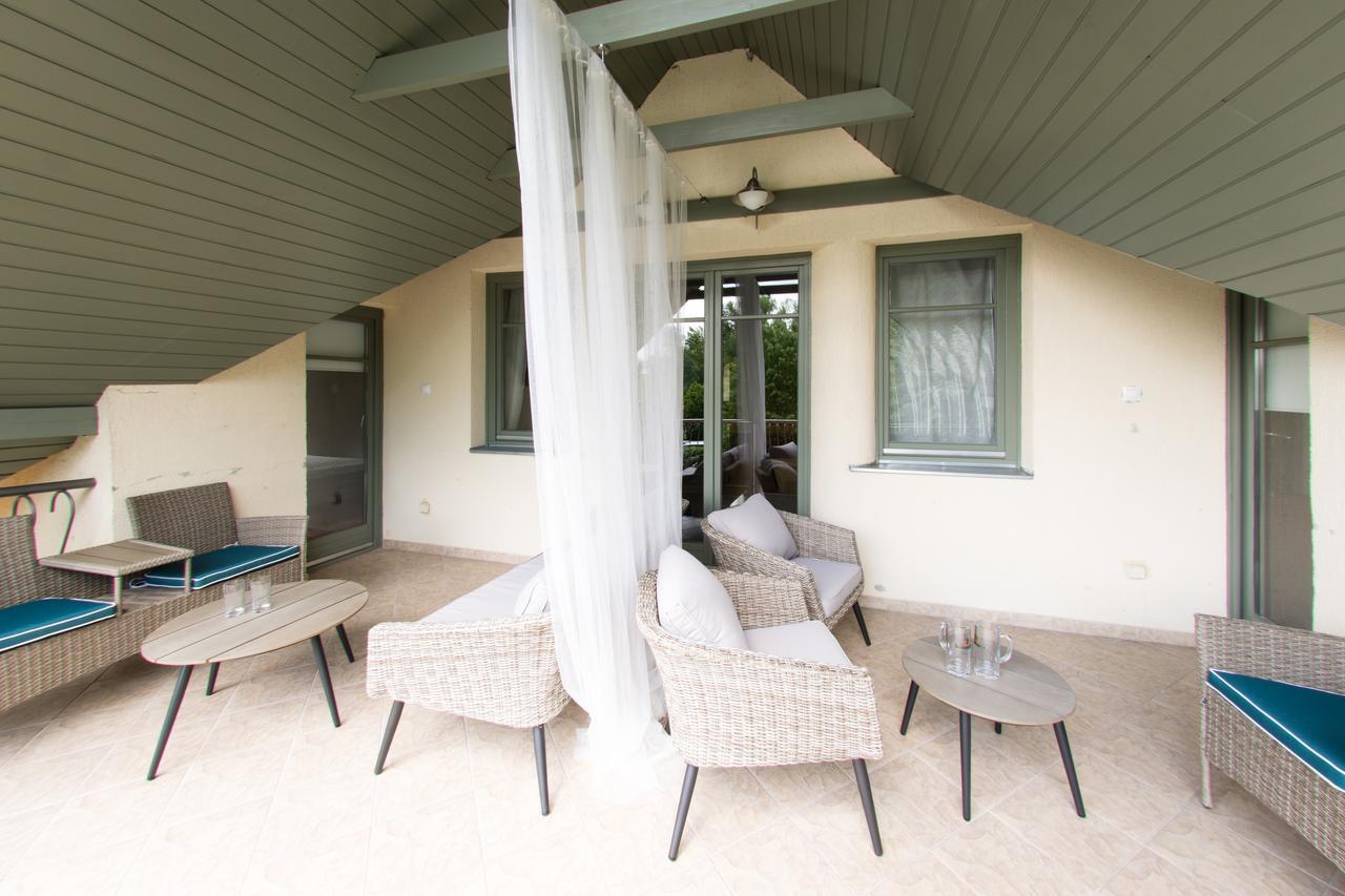 Villa Oliva Boutique Rooms Zamárdi Exteriör bild