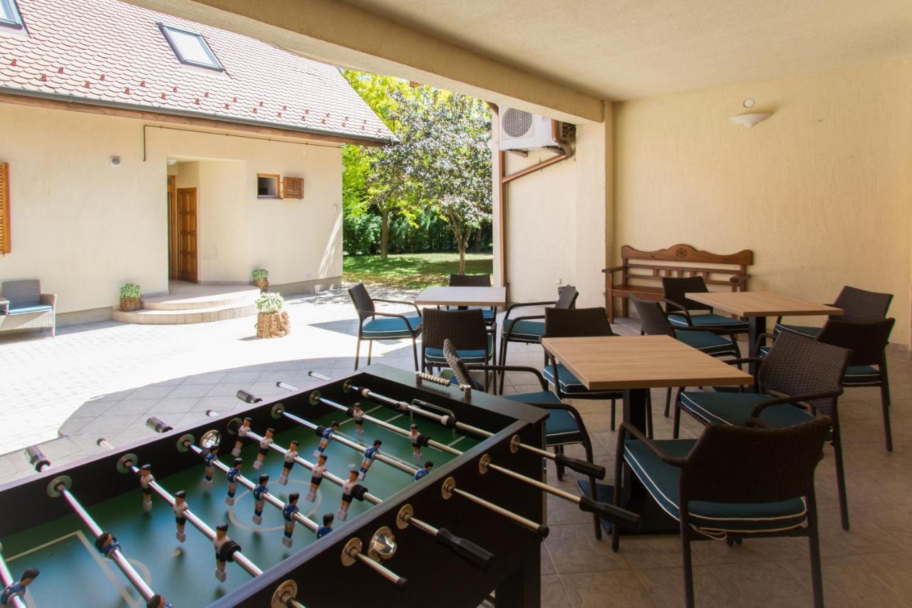 Villa Oliva Boutique Rooms Zamárdi Exteriör bild