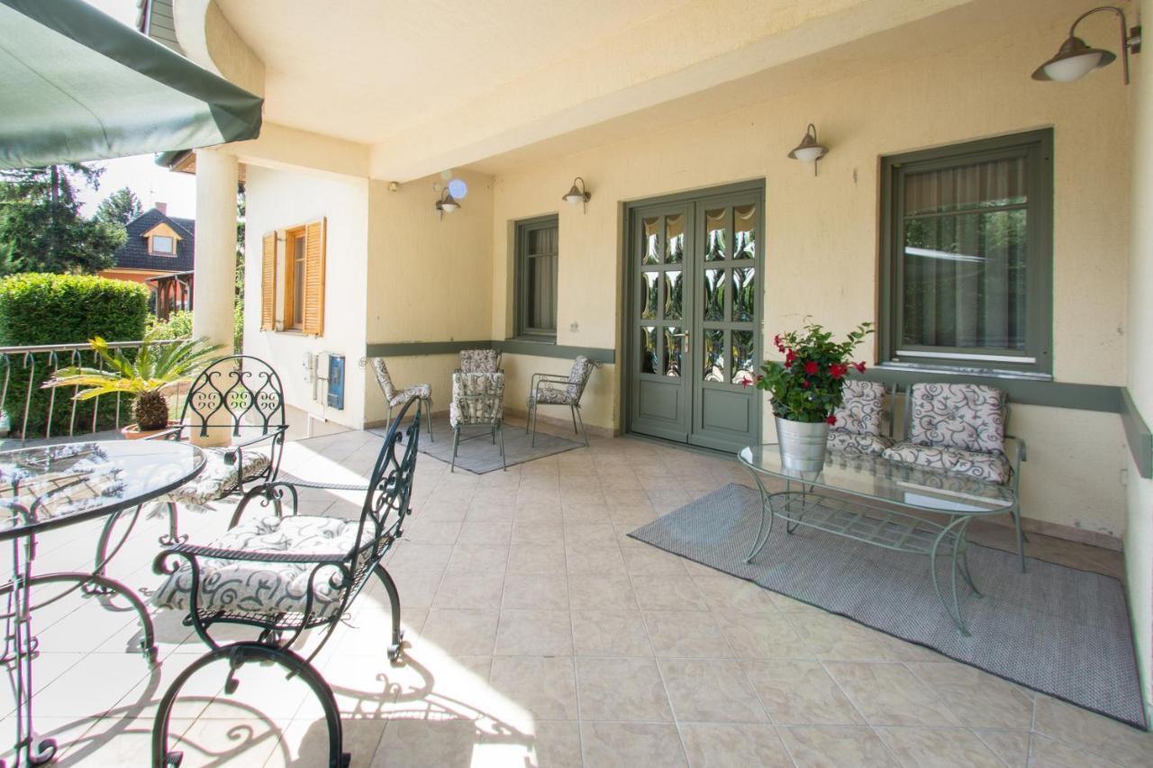 Villa Oliva Boutique Rooms Zamárdi Exteriör bild